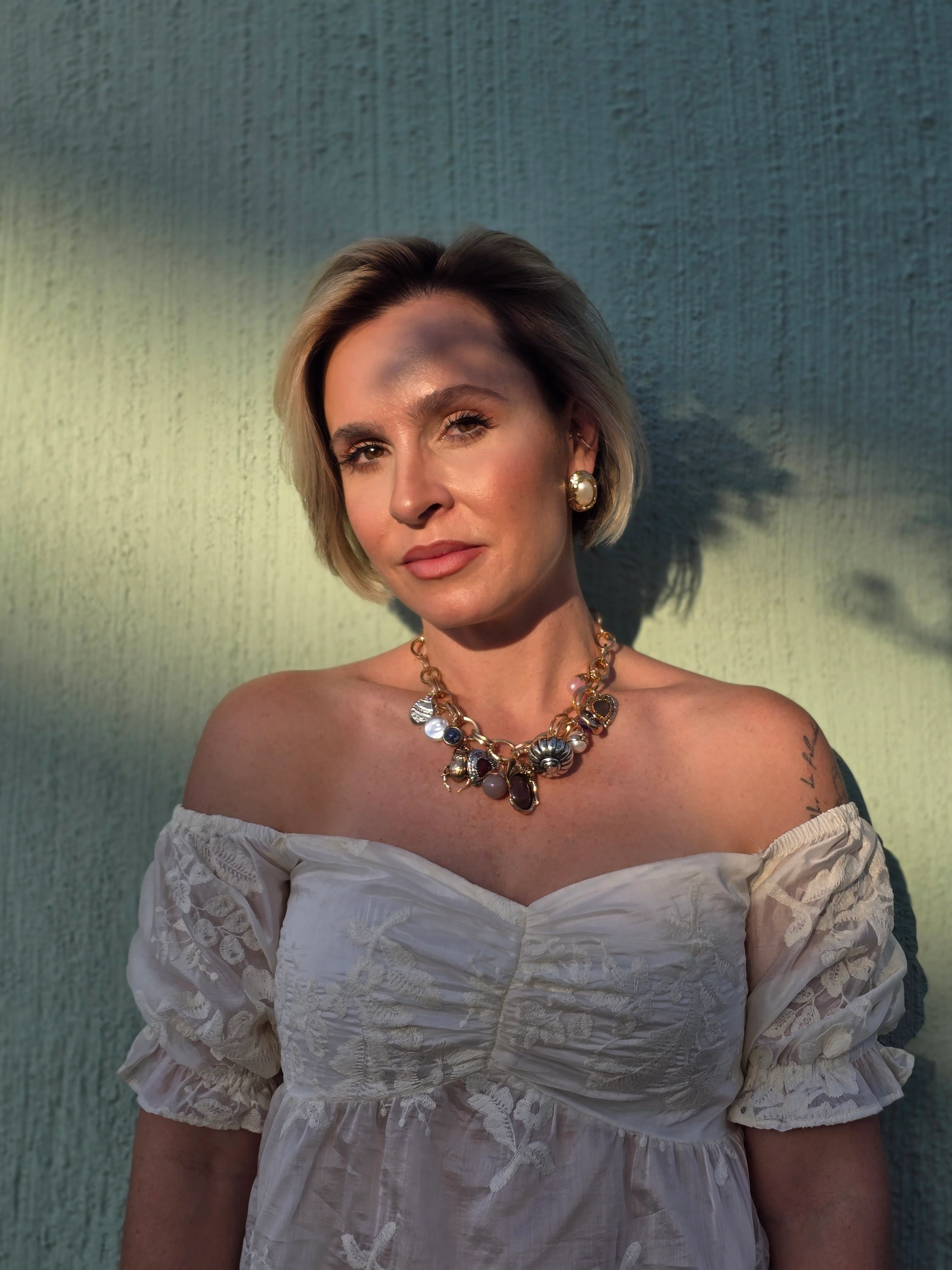 Look marrom com acessórios